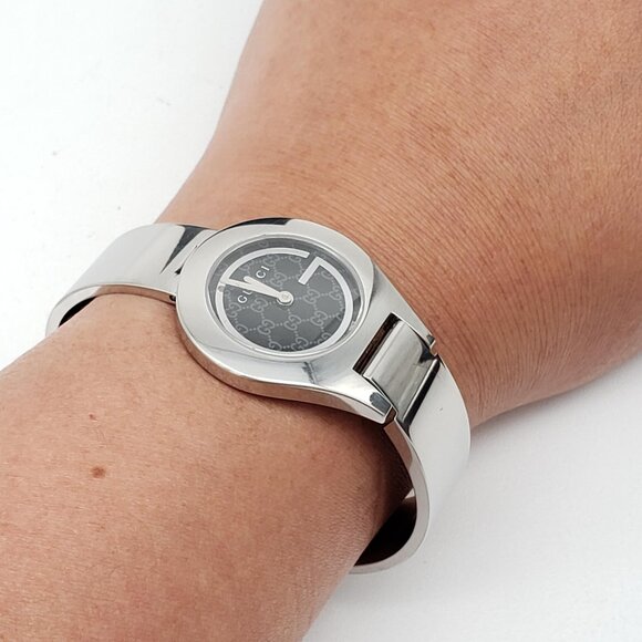 Gucci Watch 6700L Black X Silver Bangle Watch 103-110325 - Picture 13 of 16